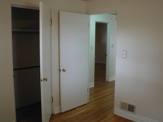 Building Photo - House For Lease