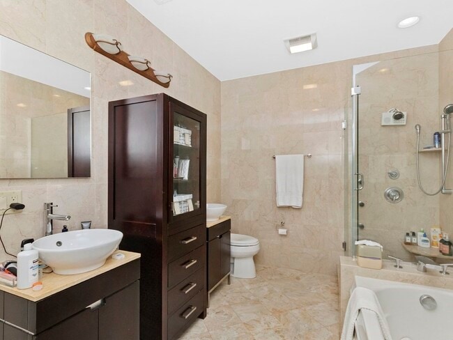 Building Photo - 811 Boylston St