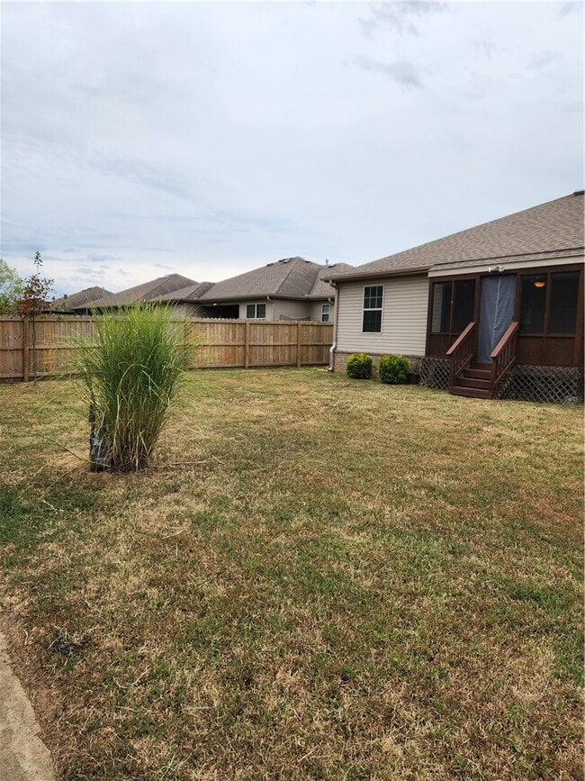 Building Photo - 705 Olivia Ln