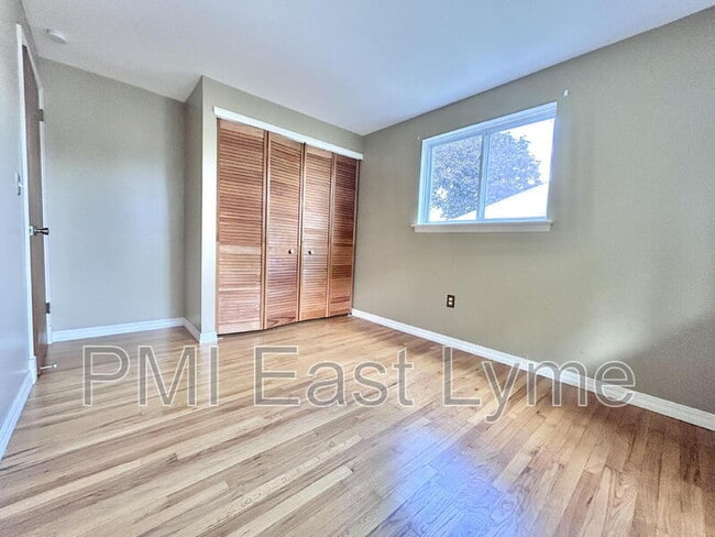 Building Photo - 76 Cloverdale Dr