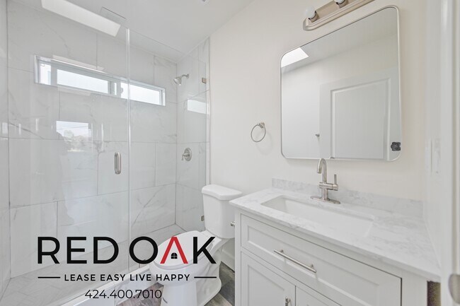 Building Photo - 2132 Cove Ave