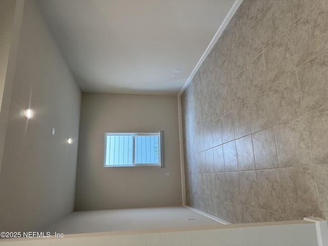 Building Photo - 137 Tower Ct