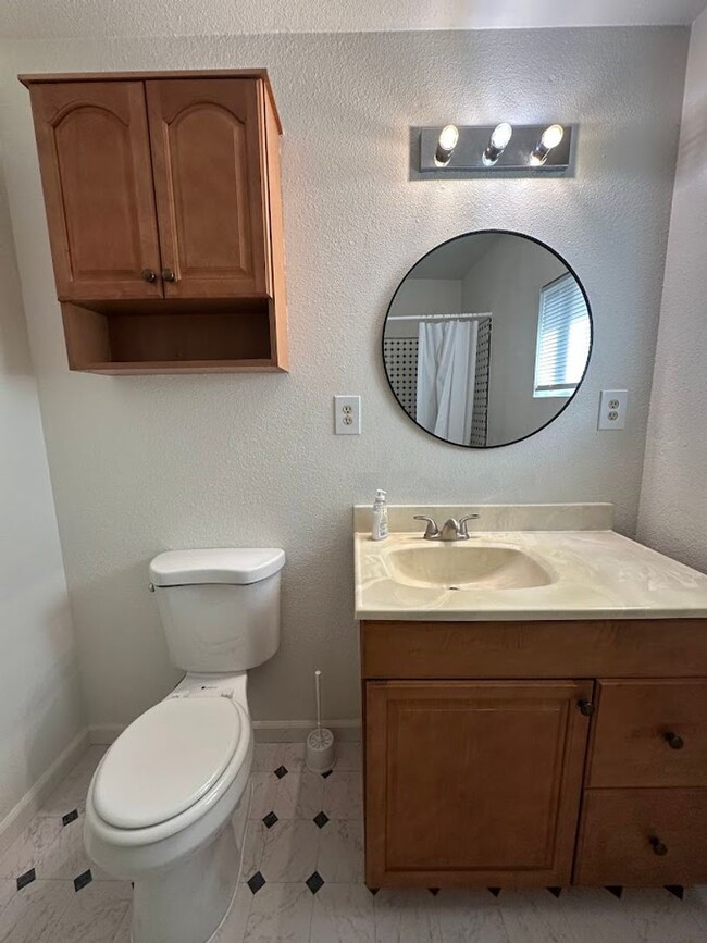 Building Photo - $400 off first months rent!