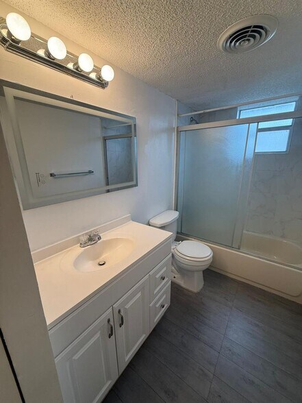 Building Photo - 404 NW 68th Ave