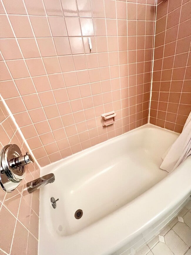 Building Photo - ***Waterfront Condo W/S/T INCLUDED!