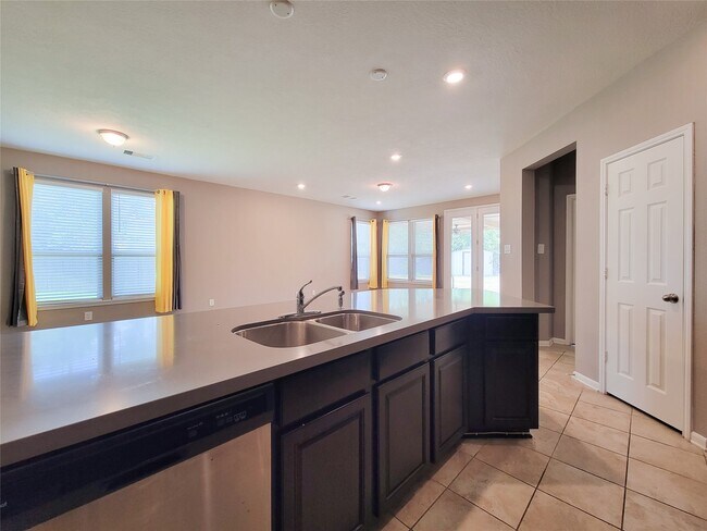 Building Photo - 14202 Persimmon Woods Dr