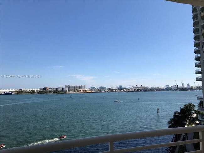 Building Photo - 888 Brickell Key Dr