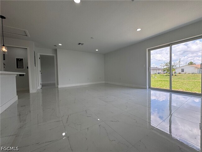 Building Photo - 3015 4th St SW
