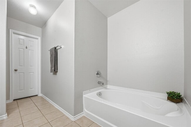 Building Photo - 9842 Wake Bridge Dr