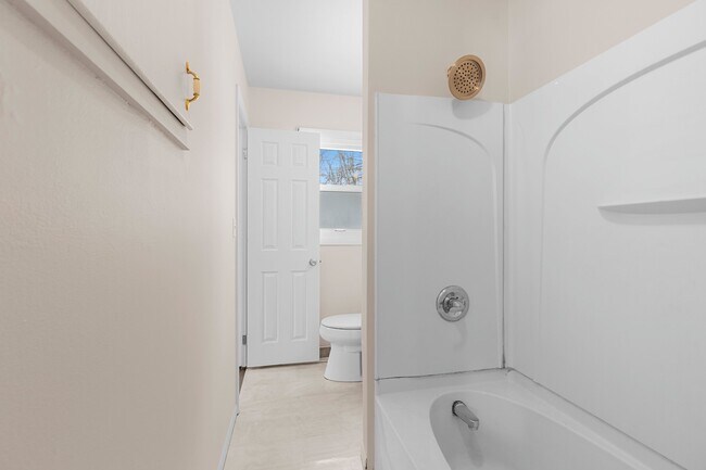 Building Photo - 1045 Green Acres Ln