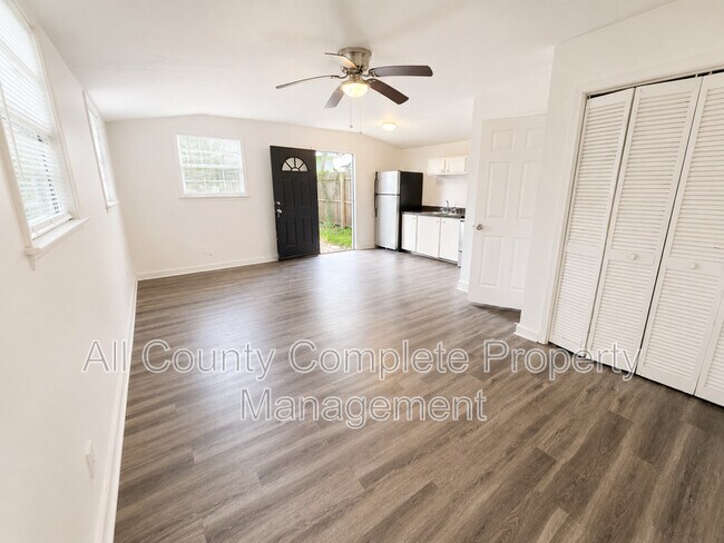 Building Photo - 4803 Lexington Ave