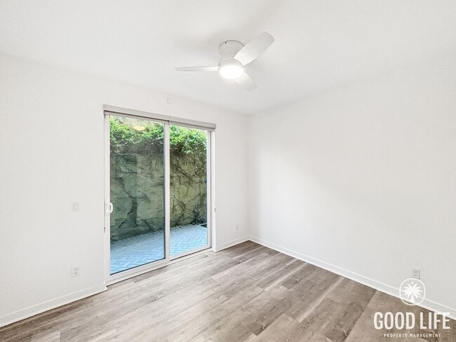 Building Photo - Beautiful 3BD/3BA w/ A/C, In-Unit Laundry, and Attached Garage in Mission Valley!