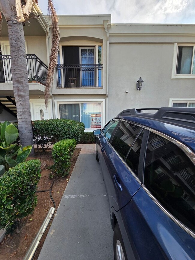 Building Photo - 2-Bed, 1-Bath Condo w/Pool