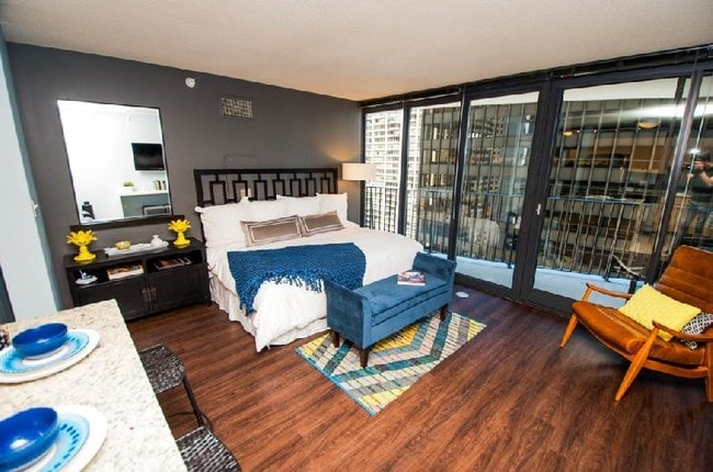 Building Photo - 228 N Columbus Dr