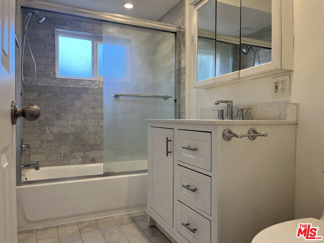 Building Photo - 15227 Valleyheart Dr