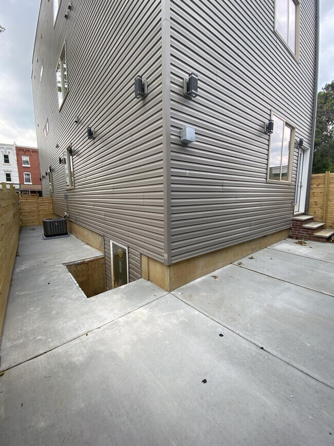Building Photo - 317 N 41st St