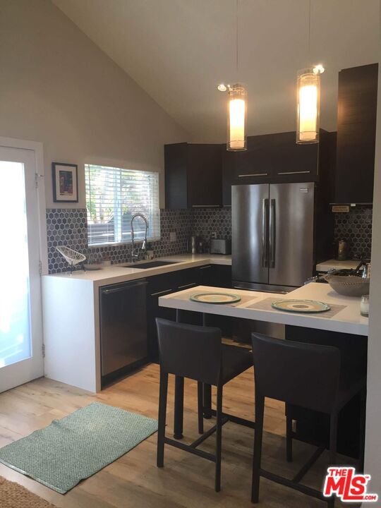 Building Photo - 559 Vernon Ave