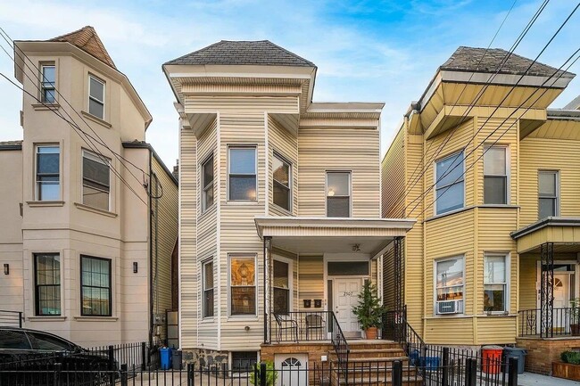 Building Photo - 2507 Palisade Ave