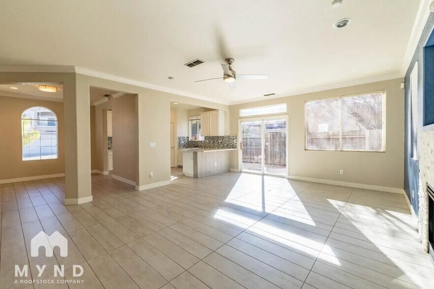 Building Photo - 5325 Dunlay Dr