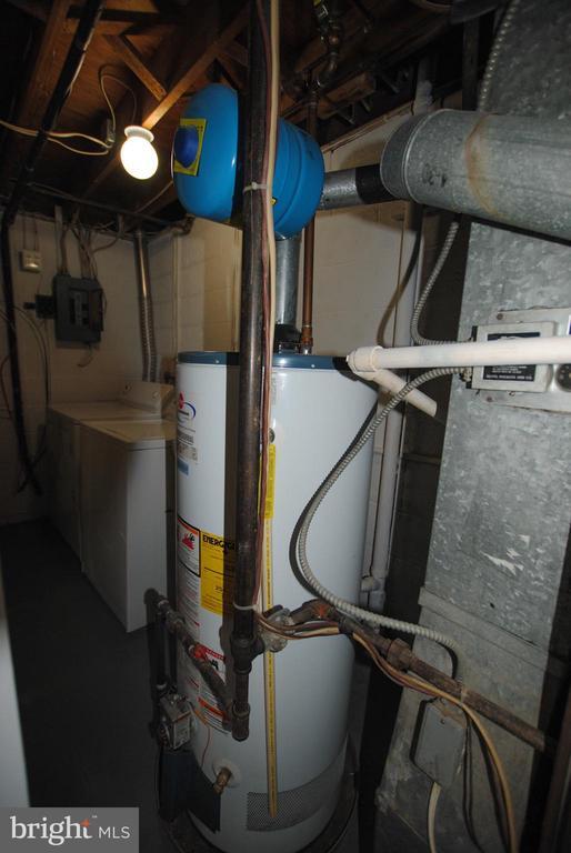 Building Photo - 8512 Hydra Ln