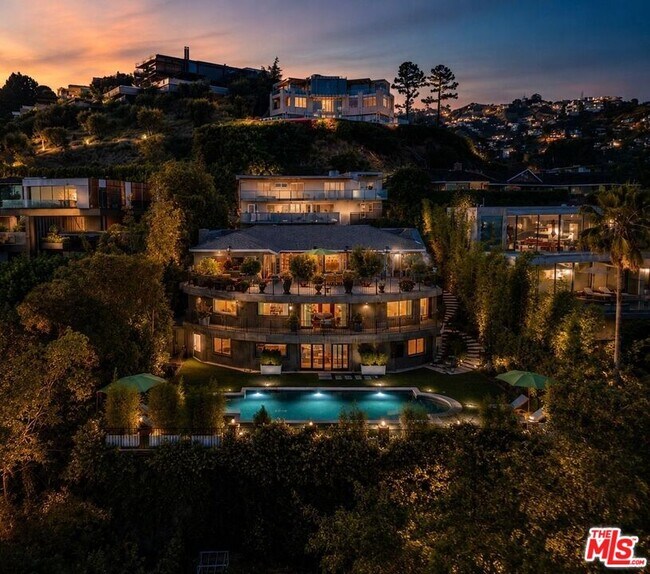 Building Photo - 8740 St Ives Dr