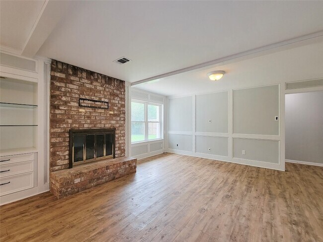 Building Photo - 13406 Glen Erica Dr