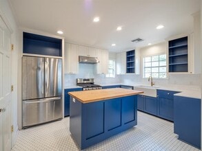 Building Photo - 5308 Avenue F