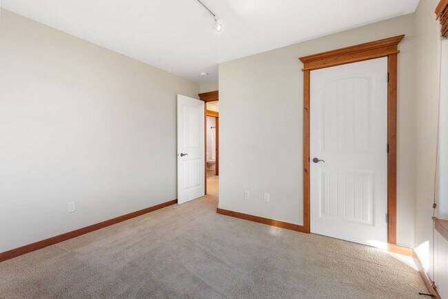 Building Photo - Spacious Single Level home with A/C & 3-car Garage