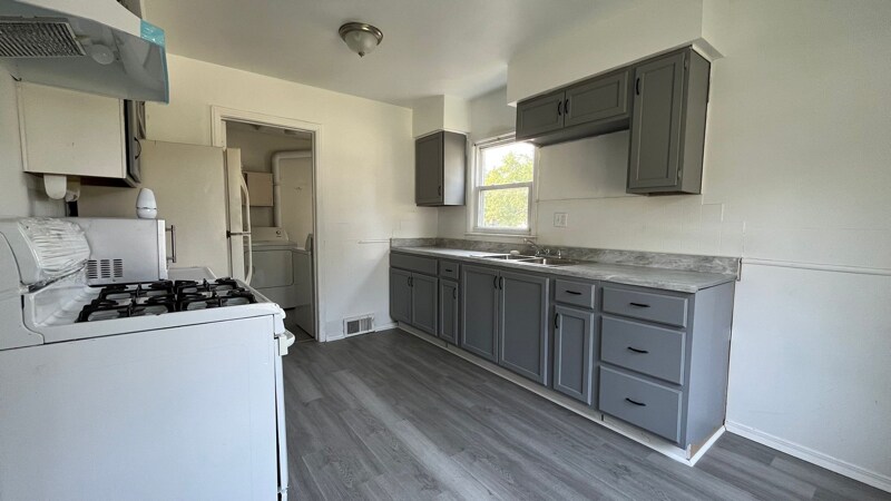 Building Photo - 11755 Berwyn Ave