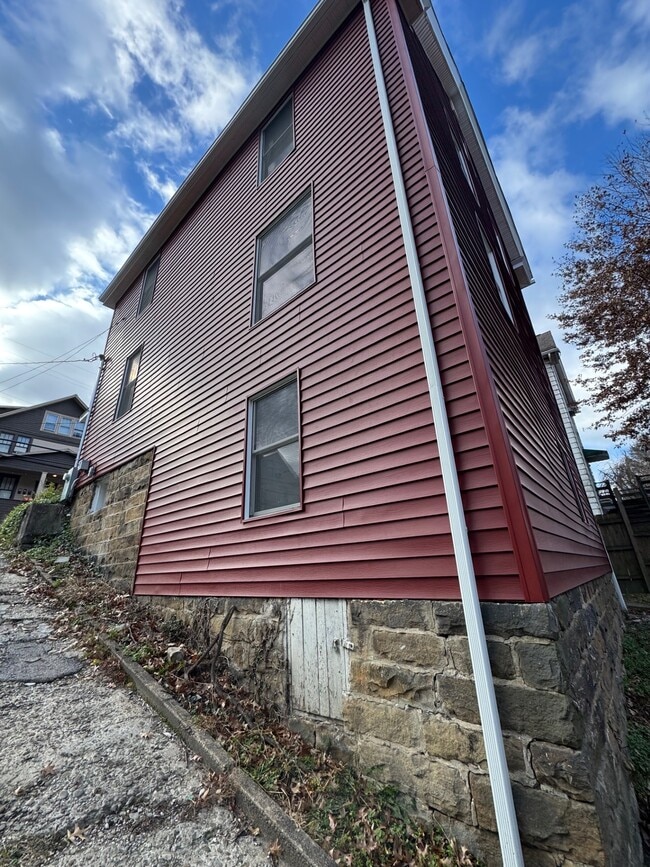 Building Photo - 433 Penn Ave