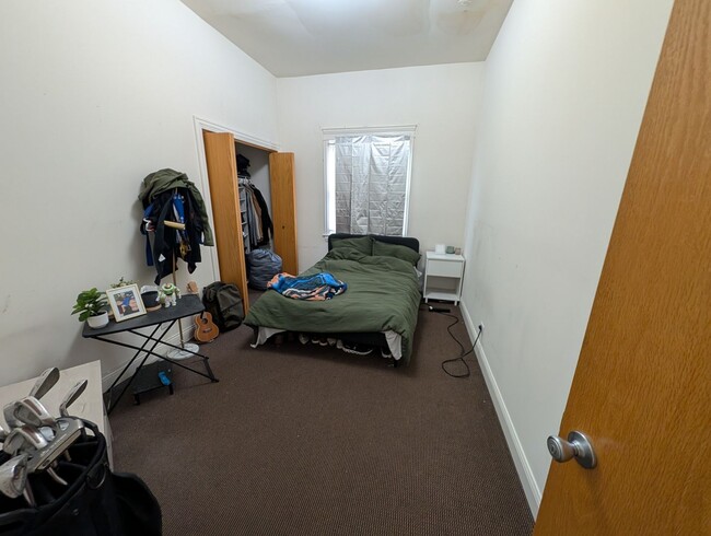 Building Photo - Rarely on the Market! Luxury 4-Bed/3-Bath Duplex in Lincoln Park