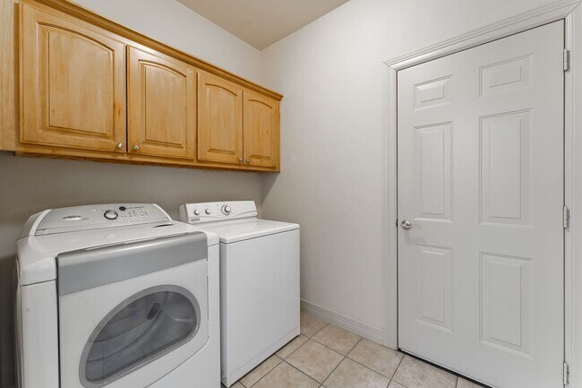 Building Photo - Charming 4-Bedroom Home in Rogers with Beautiful Natural Light!