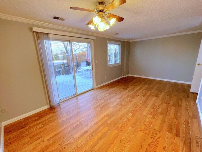 Building Photo - Newly Renovated 3 Bed 2.5 Bath Townhome With A Fenced Yard In Bannerwood Community