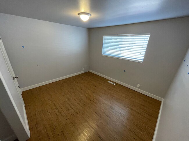 Building Photo - 1168 E 600 S