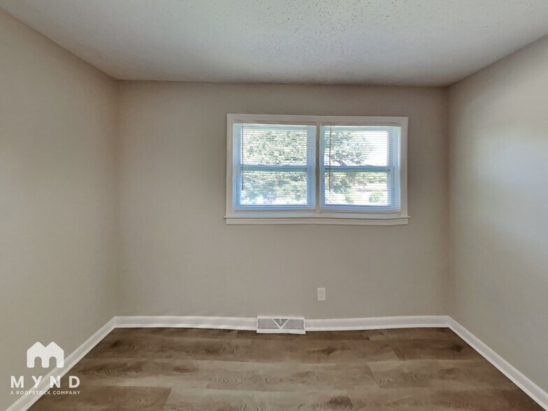 Building Photo - 1835 Mountainbrook Dr