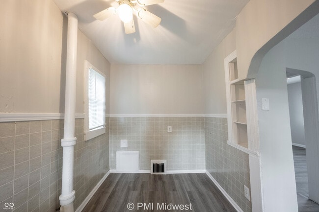 Building Photo - 1415 W Pruitt St