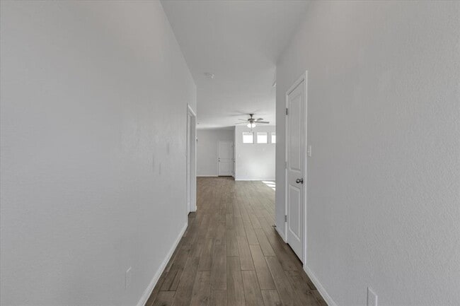 Building Photo - 223 Clearlake Dr
