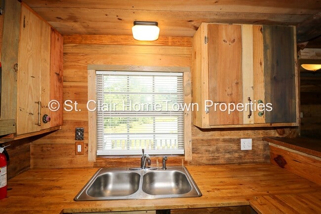 Building Photo - 140 Sunset Dr