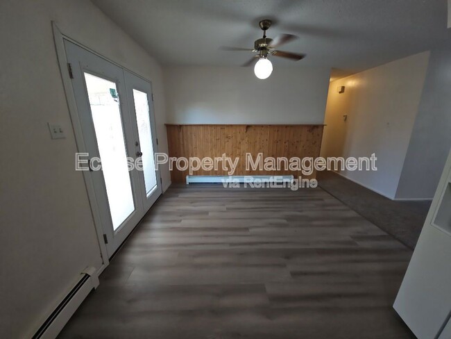 Building Photo - 208 Maple Dr
