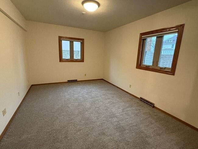 Building Photo - 100 W 17th St