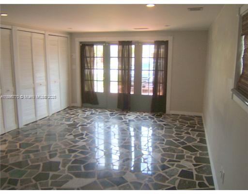 Building Photo - 1419 Crest Dr