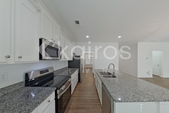 Building Photo - 306 Silver Maple Ln