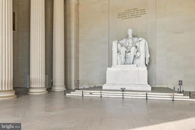 Building Photo - 916 G St NW