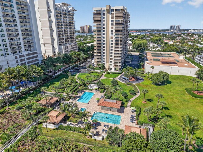 Building Photo - 3400 N Ocean Dr