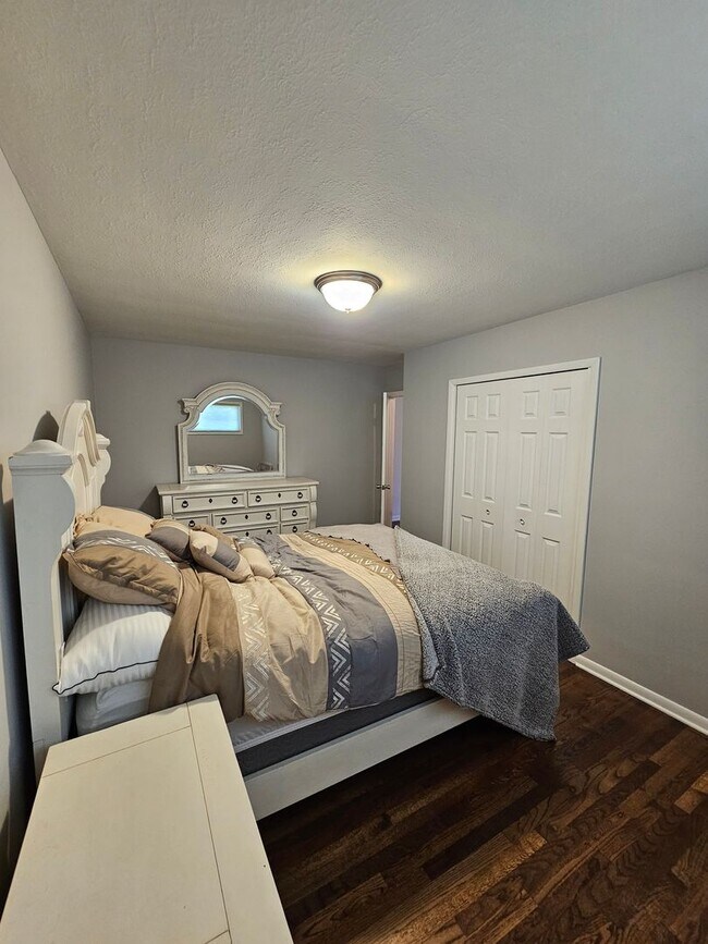 Building Photo - 5648 Beacon Hill Dr