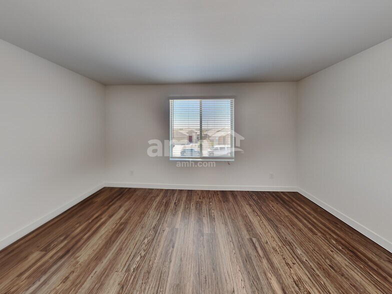 Building Photo - 4137 S 105th Dr