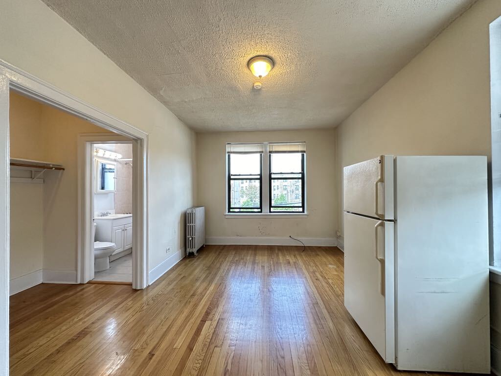 Building Photo - 2737 N Spaulding Ave