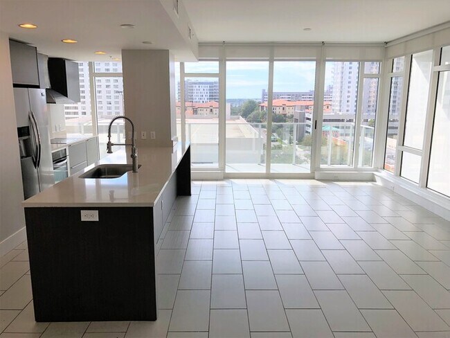 Building Photo - Luxury 2BR Signature Place Condo in Downto...