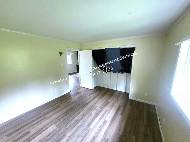 Building Photo - 129 Kennard Rd