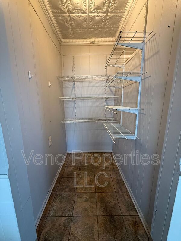 Building Photo - 65 N Pine Ave